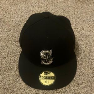 Black mariners hat